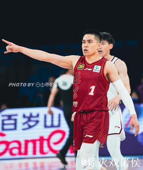 陈盈骏半场出战11分钟，投篮8中7得到21分1篮板3助攻